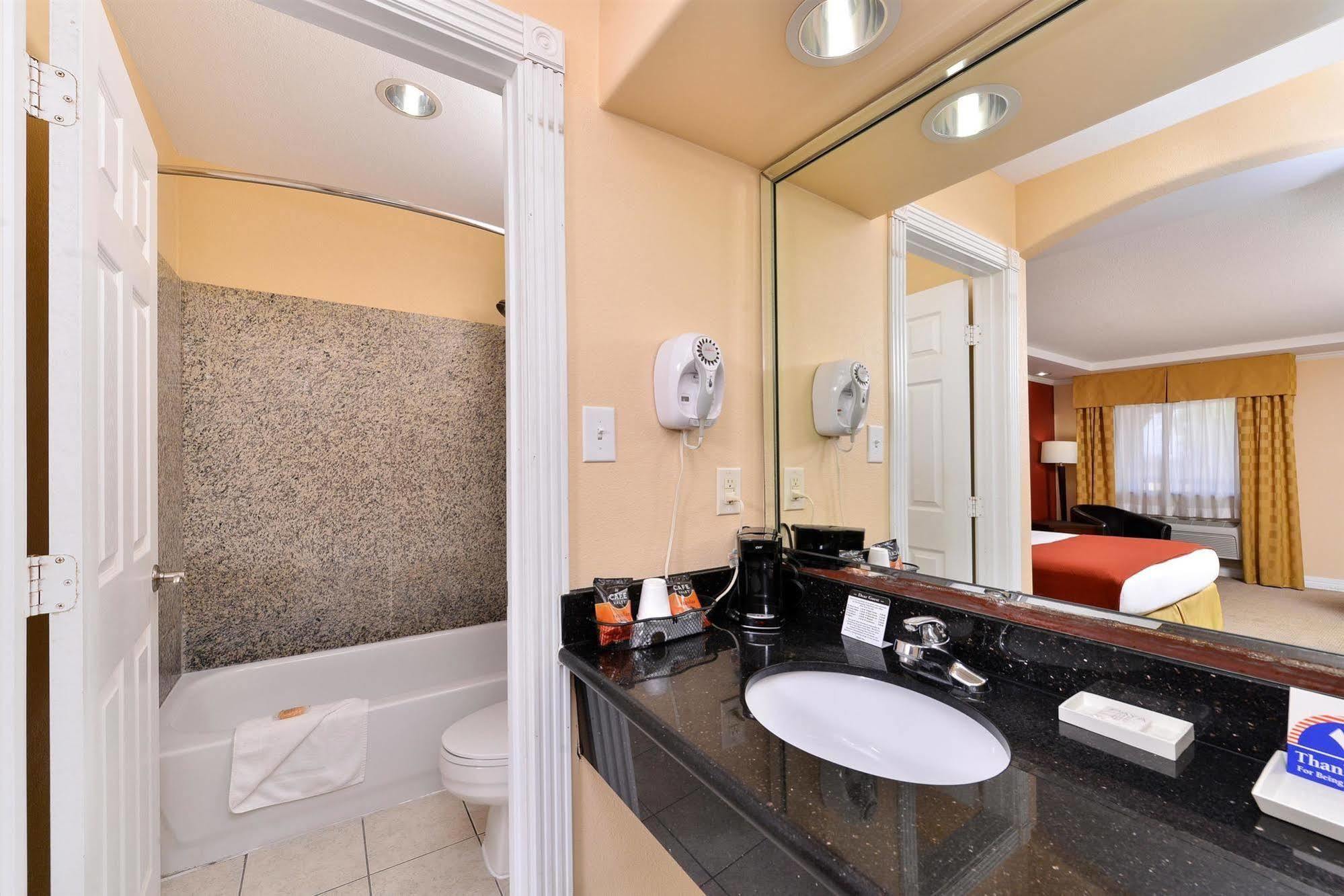 Americas Best Value Inn Angleton Εξωτερικό φωτογραφία